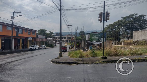 Calle Cumanda and Teniente Hugo Ortiz