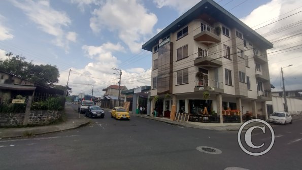 Calle Gonzalo Pizarro and Juan de Velasco