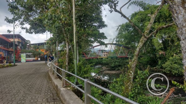 Footbridge across the Puyo River