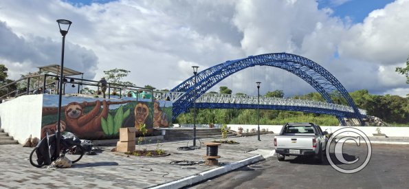 Nnew park on 4 de Enero at end of Amazonas
