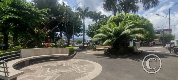 Parque Central at C Bolivar and C Diez de Agosto