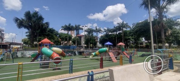 Parque Central from Antonio Jose de Sucre