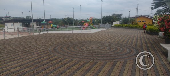 Parque Juan Montalvo on Mercedes Lopez near Av Tarqui
