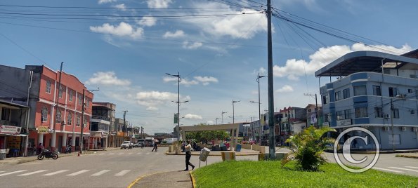 Av Policia Nacional looking toward Av Unidad Nacional