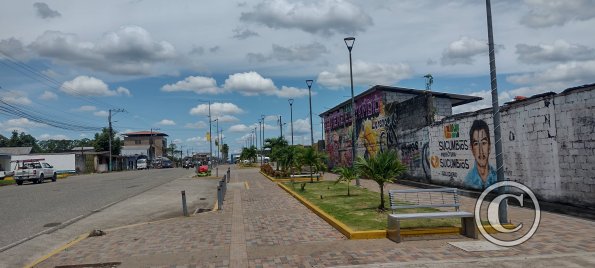 Av Unidad Nacional at city entrance