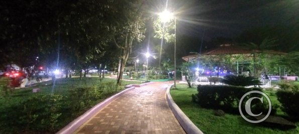 Parque Central at Av 11 de Julio and Av Napo