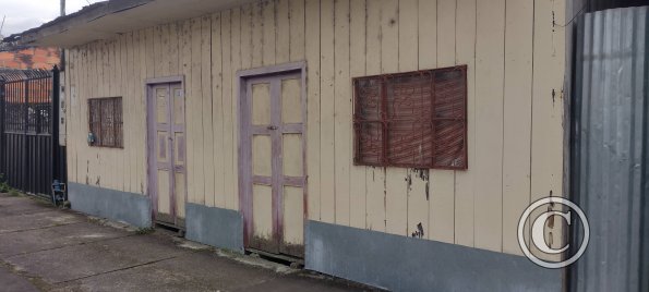 Old house on 12 de Febrero near Enrique Arizaga