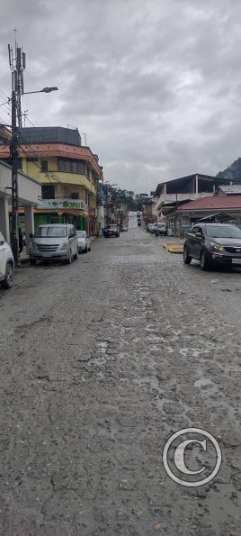 Luis Bastidas near Jorge Mosquera