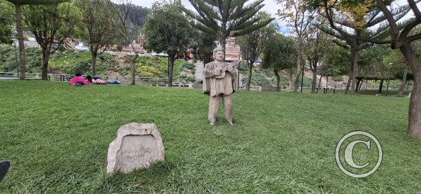 monument in the riverside park (12)