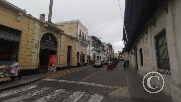 Calle Sucre y Calle Francisco Bolognesi (2)
