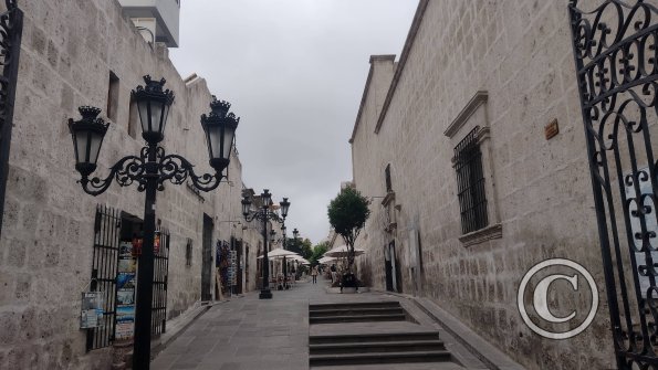 Pasaje de la Catedral, behind the Basilica
