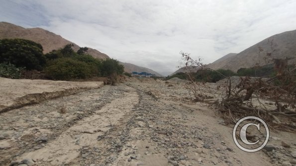 Dry river bed from Atico to the coast (2)
