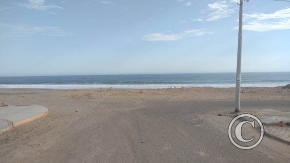 The beach from unnamed road