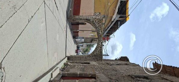 Arch at Jiron Raymondi at Jiron Tupac Amaru