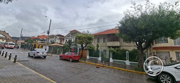 Av Pardo alongside Paseo de los Héroes in Av Pardo