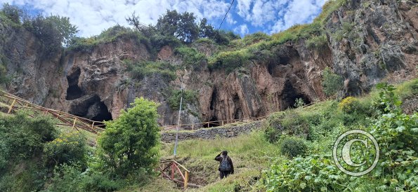 Caves - Pacarina Mosoqllaqta, above Av Teteccacca