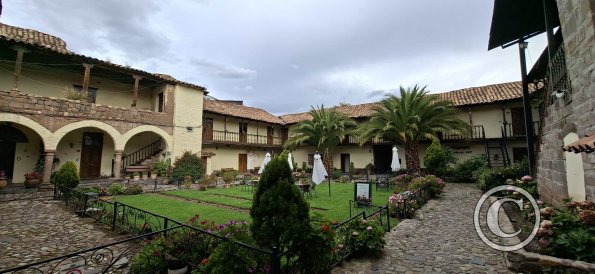 Inside colonial building on Calle Abracitos