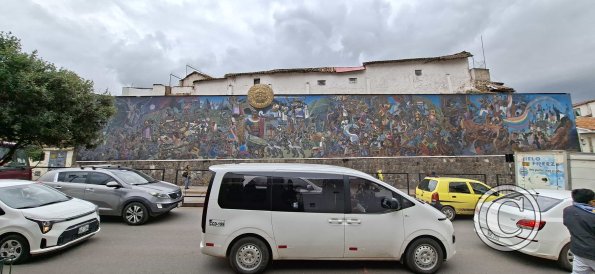 Mural on Av El Sol at Av Garcilaso