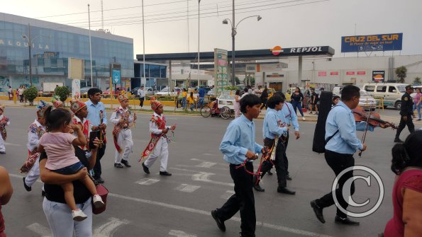 A parade along Av. Municipalidad (10)