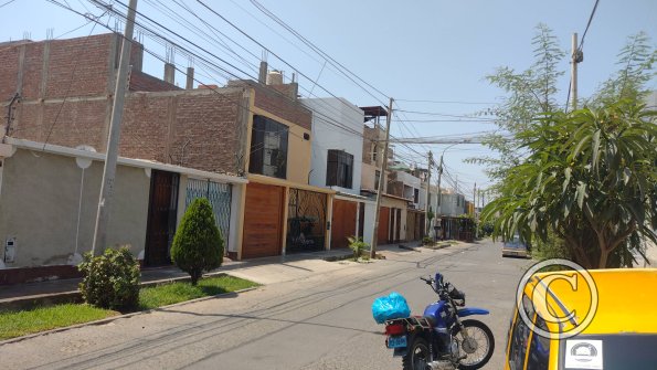 Calle Crisantemos y Calle Lirios