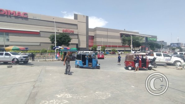 Plaza del Sol mall at Av. San Martin y Av. Ayabaca