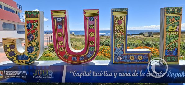 City name sign at the Plaza Grande Juli