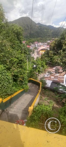 Stairs down from Av. Circunvalacion to Pasaje Las Acacias