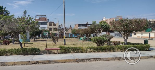 Parque Carlos Urbano Balarezo Valera at Los Olivos
