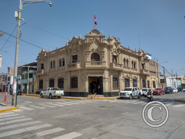 Plaza de Armas, Municipalidad Provincial, 2 de Mayo-Bolivar-8 de Octubre-Atahualpa
