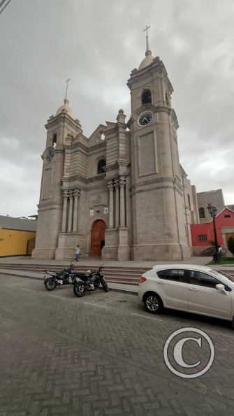 Catedral Santo Domingo at the Plaza de Armas