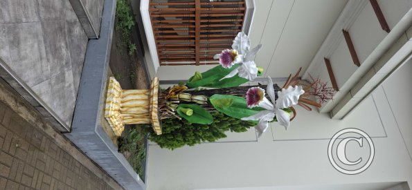 Orchid sculpture on Serafin Filomeno at Jiron Oscar Reyes Benavides