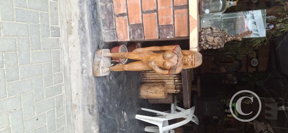 Restaurant statue at Puerto Tahuishco