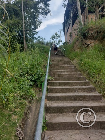 Stairs between via de Evitamiento Tahuishco y Jiron del Mayo (2)