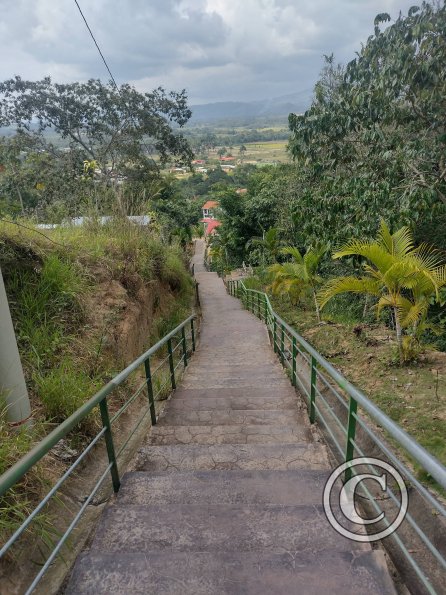 Stairs between via de Evitamiento Tahuishco y Jiron del Mayo