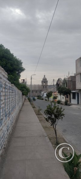 Looking at Iglesia San Cristóbal from Calle Francisco Picone