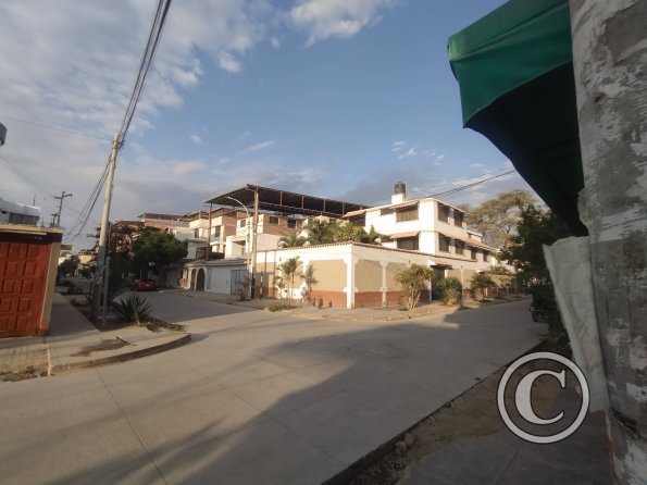 Calle Las Esmeraldas y Calle Los Zafiros