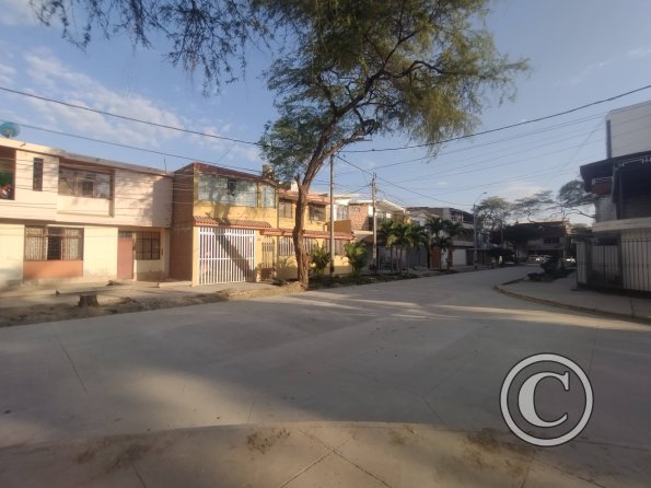 Jiron Las Amapolas alongisde Parque Abelardo Quiñones