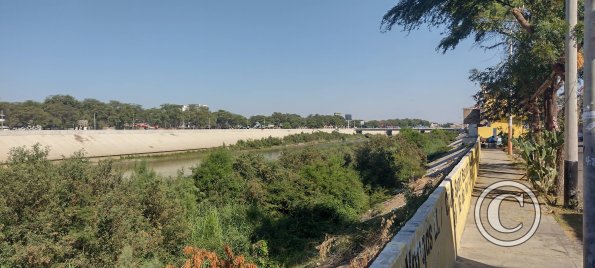 Looking away from Puente Eguiguren