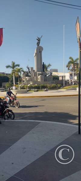 Ovalo Grau at Av. Loreto and Av. Grau