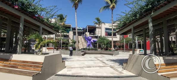 Plaza Vea mall (2)
