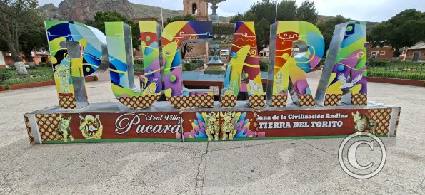 City name sign in the Plaza de Armas (2)