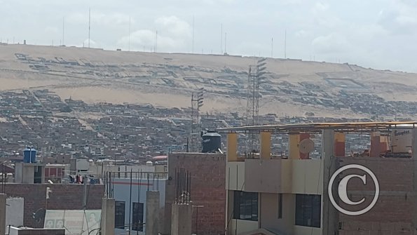 Calle Deustua looking at the hills (2)
