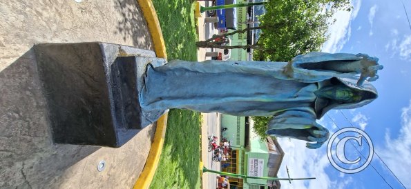 Plaza de Armas - central linear park (12)