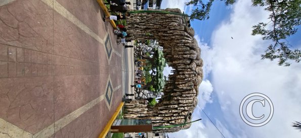 Plaza de Armas - central linear park (30)