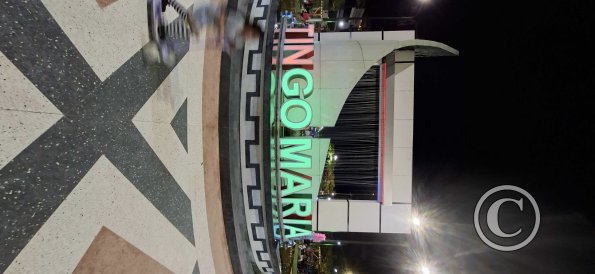 Plaza de Armas - central linear park (6)