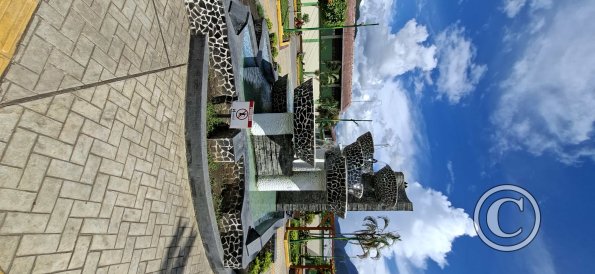 Plaza de Armas - central linear park (8)