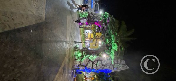 Plaza de Armas - central linear park