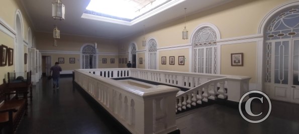 Possibly - Sala de Prensa de la Municipalidad 1