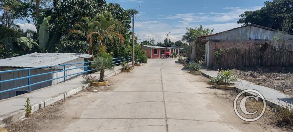 street at the edge of town 2 blocks from the plaza