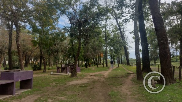 Parque Paseo 7 De Septiembre, riverside park at the bridge